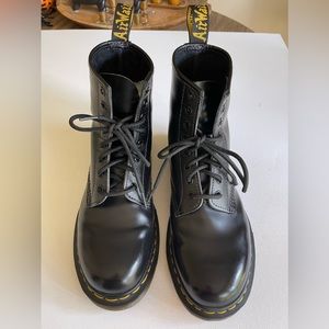 8 Hole Doc Martens Black Boots Size 9 Men’s